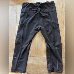 lululemon athletica black crop size 6, mesh, running reflective, pockets.